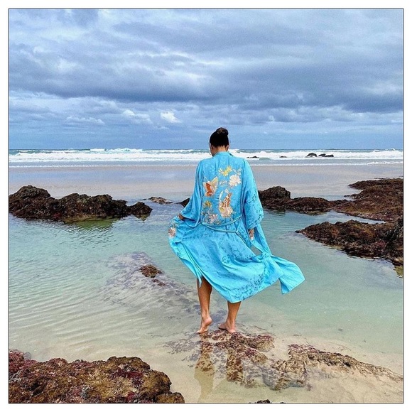 🌟SOLD🌟NWT Spell & The Gypsy Atrium Embroidered Maxi Robe Size M/L - Picture 2 of 7